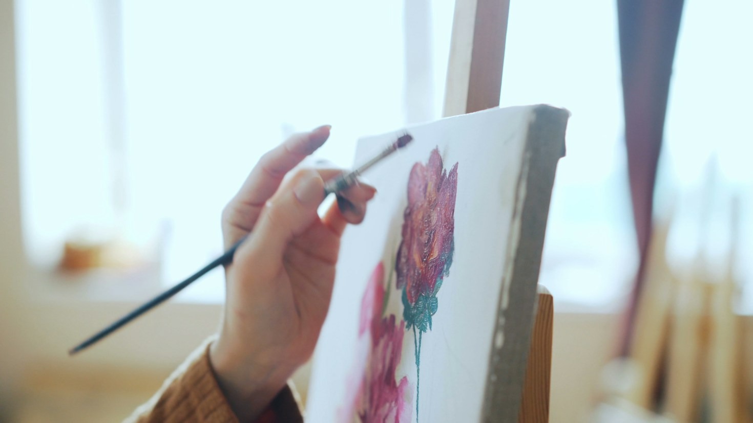 Hvorfor visuel kunst skaber stemning og ro i rummet